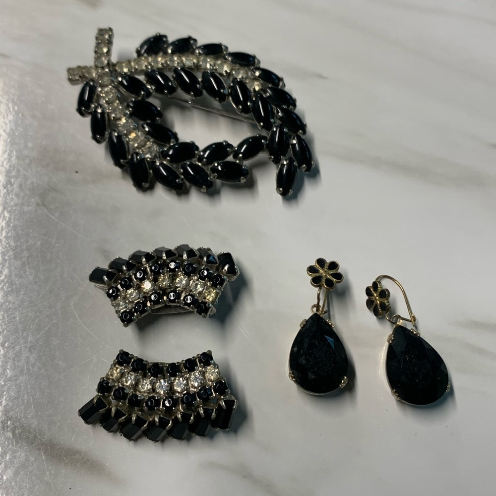 Vintage 1940s black and silver costume jewelry set